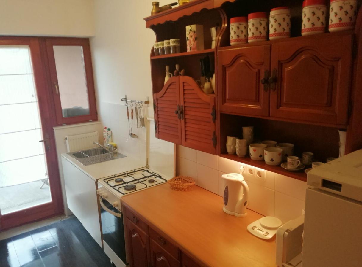 Vizaknai Apartmanhaz Szekesfehervar Exterior photo