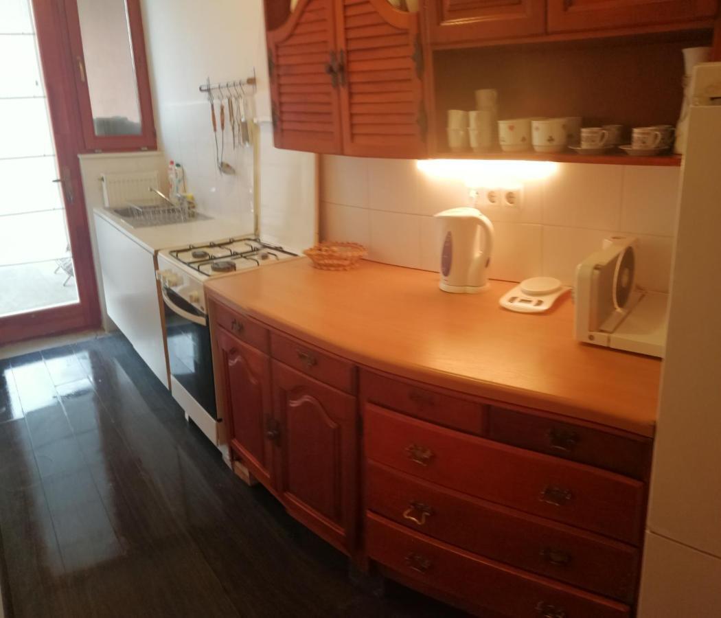 Vizaknai Apartmanhaz Szekesfehervar Exterior photo